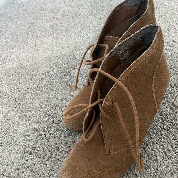 Brown heeled ankle boots - Picture 2 of 5